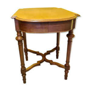 Table en bois de noisetier - royal