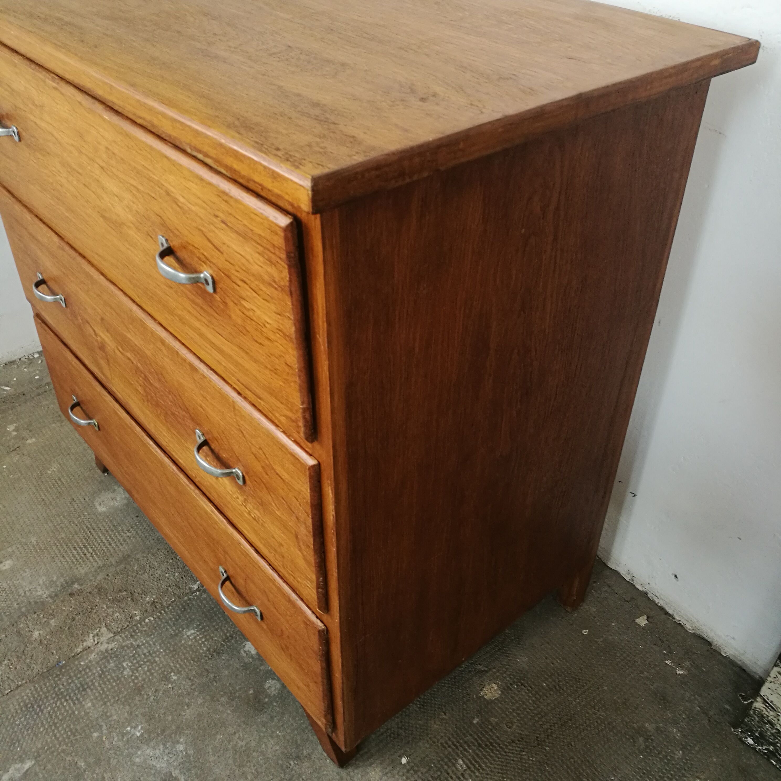 Commode vintage pieds compas