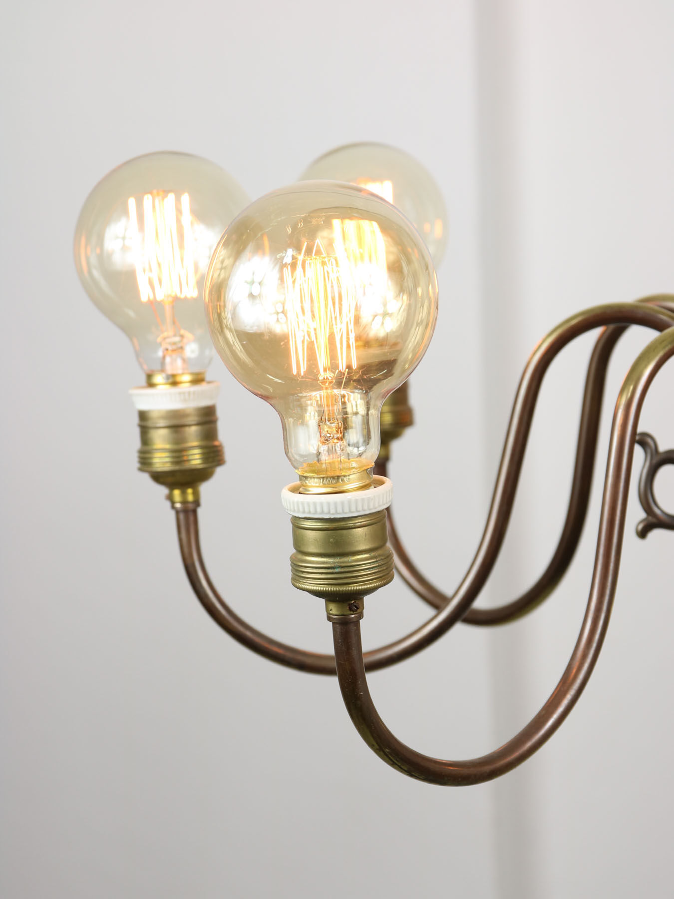 Viennese minimal brass 8-arm chandelier