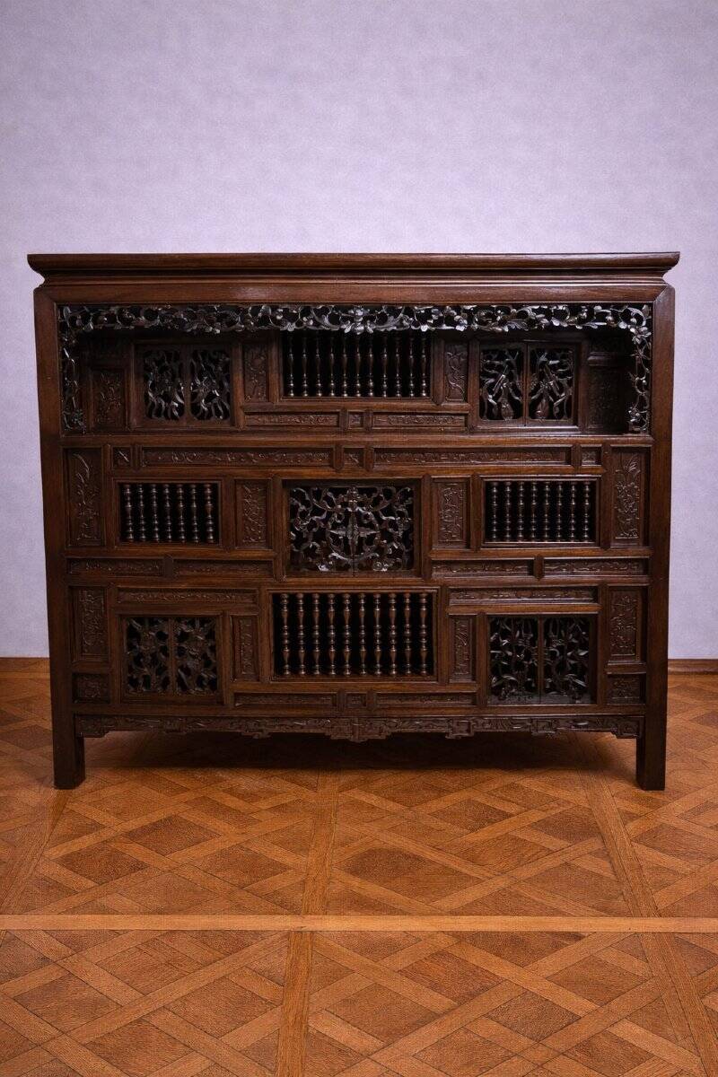Asia 19th century: antique cabinet carved in mahogany (Chinese or Indochinese art)