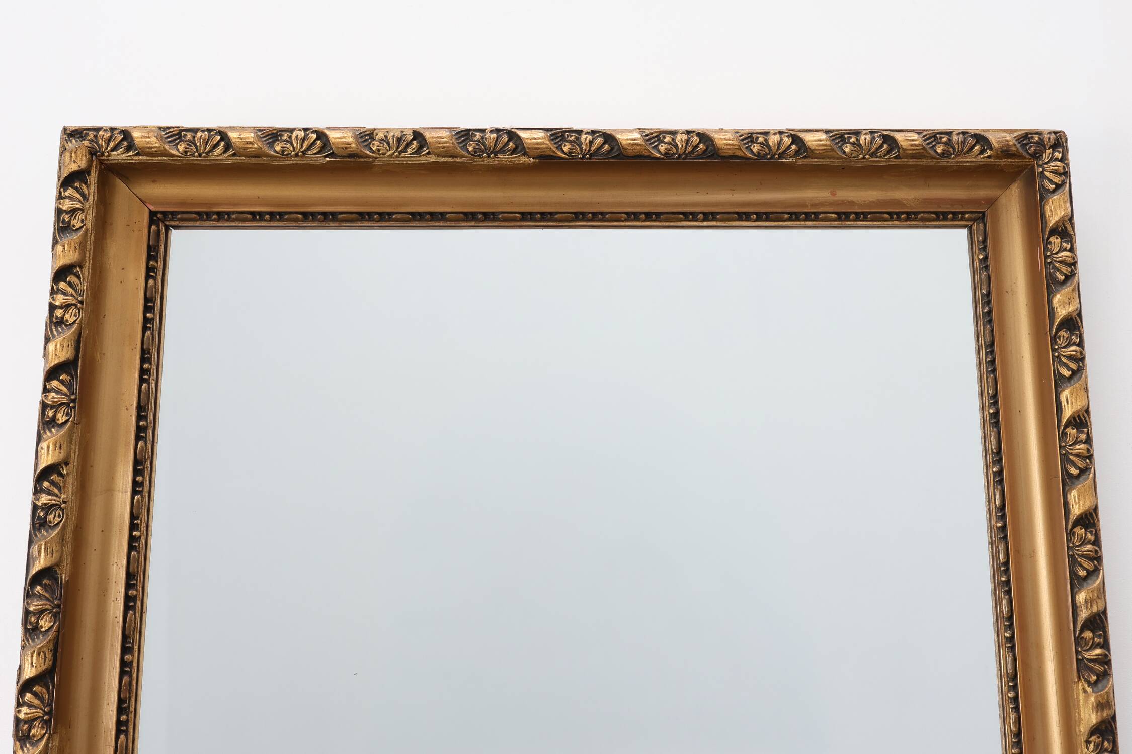 Miroir néoclassique en bois doré, Belgique, vers 1900