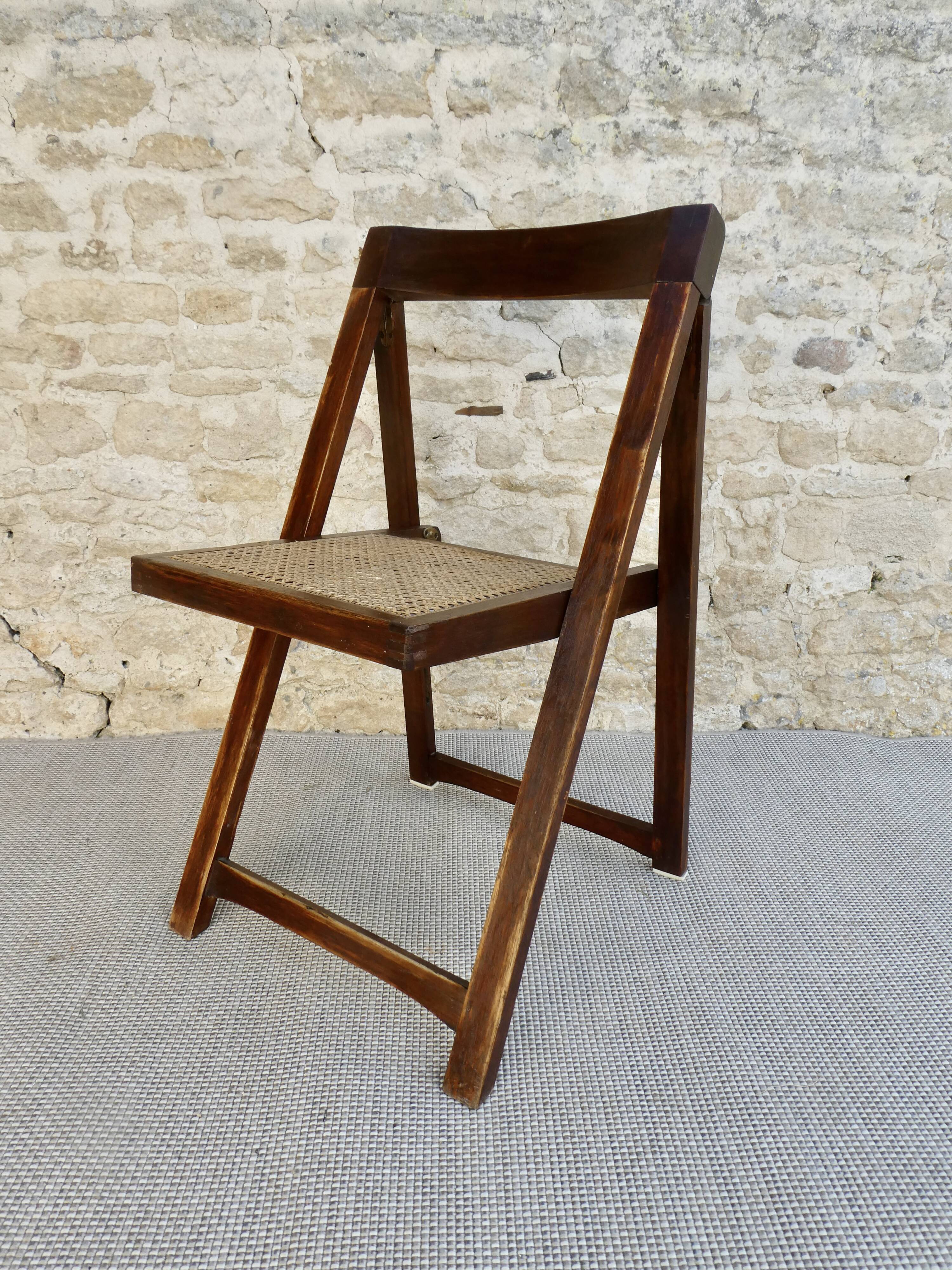 Folding chair canned