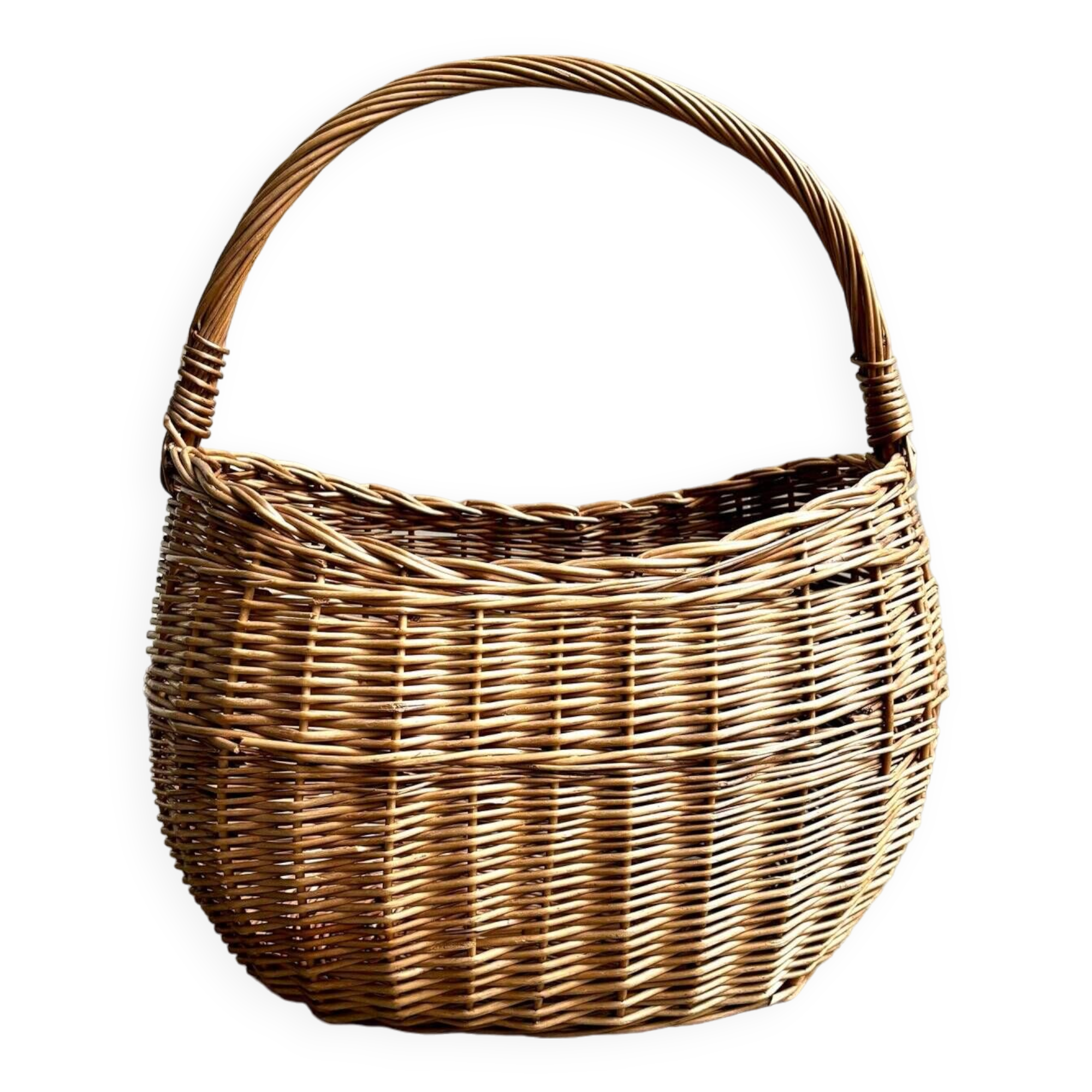 Woven wicker basket