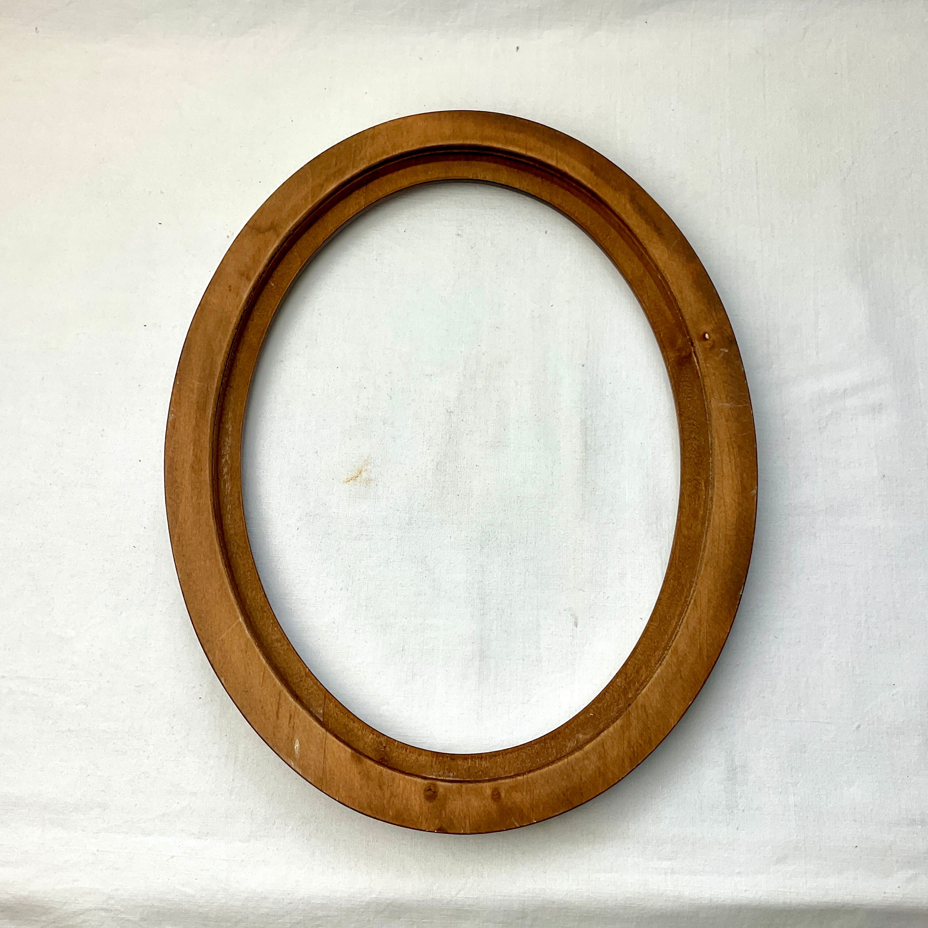 Oval wooden frame b+h