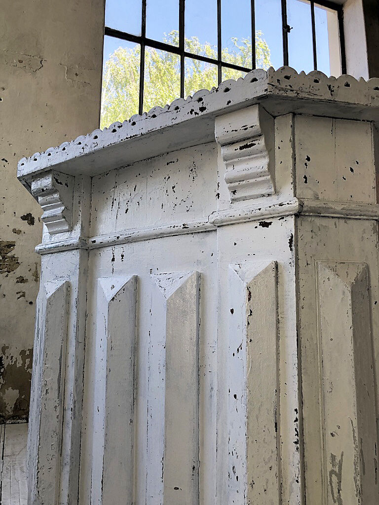 White patina and zinc counter