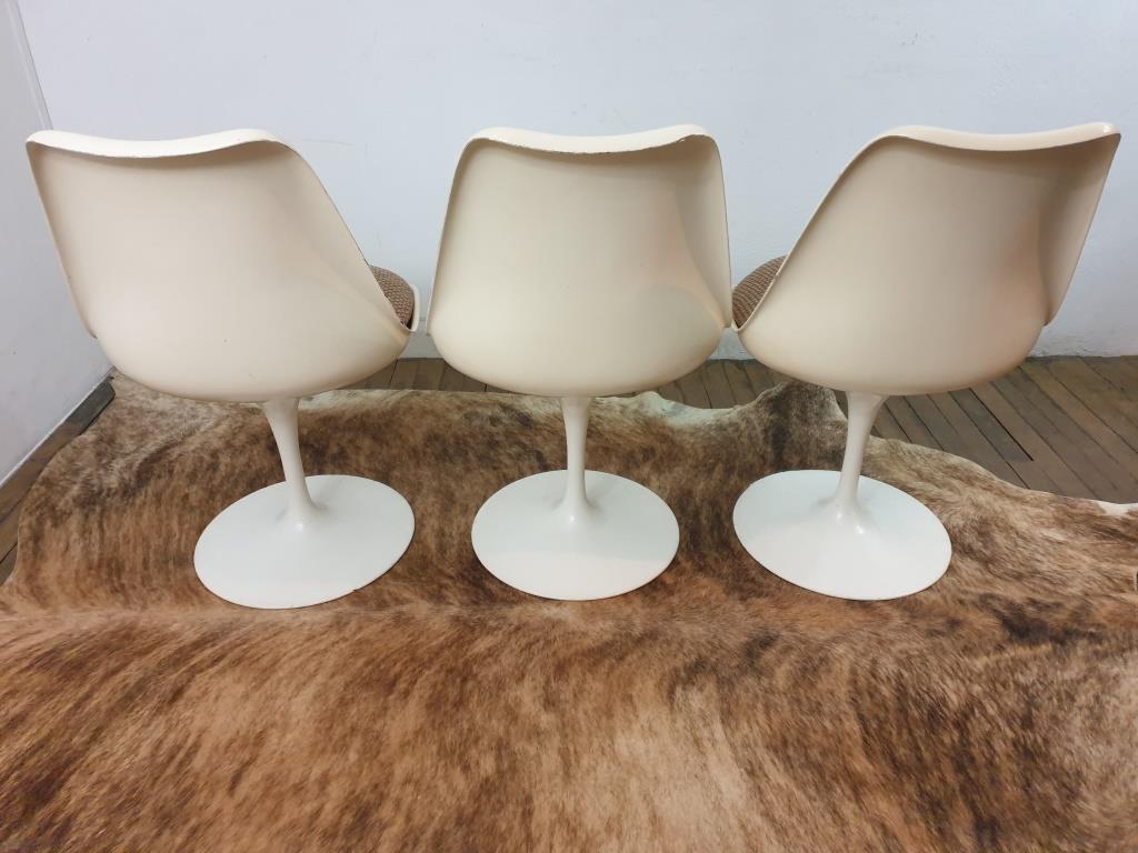Chairs by Eero Saarinen, Knoll edition