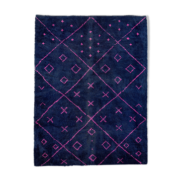 Tapis marocain moderne bleu foncé