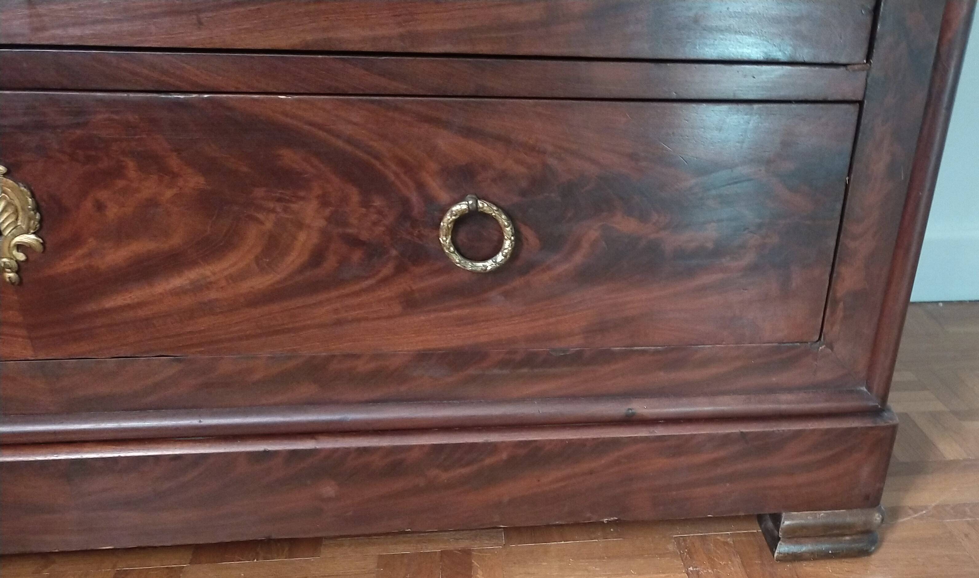 Commode Louis Philippe en acajou et plateau marbre