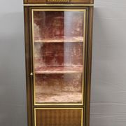 Vitrine de style Louis XVI en marquetrie