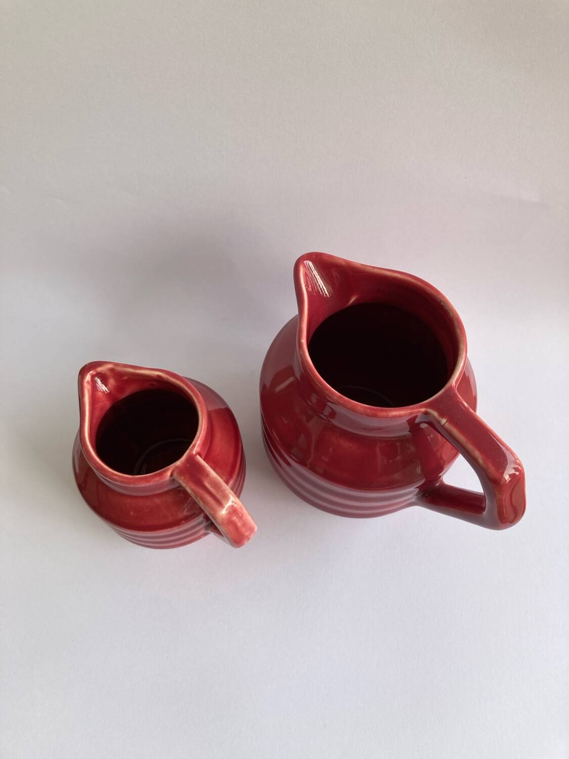2 petits pots à lait et à crème Onnaing art déco rouge