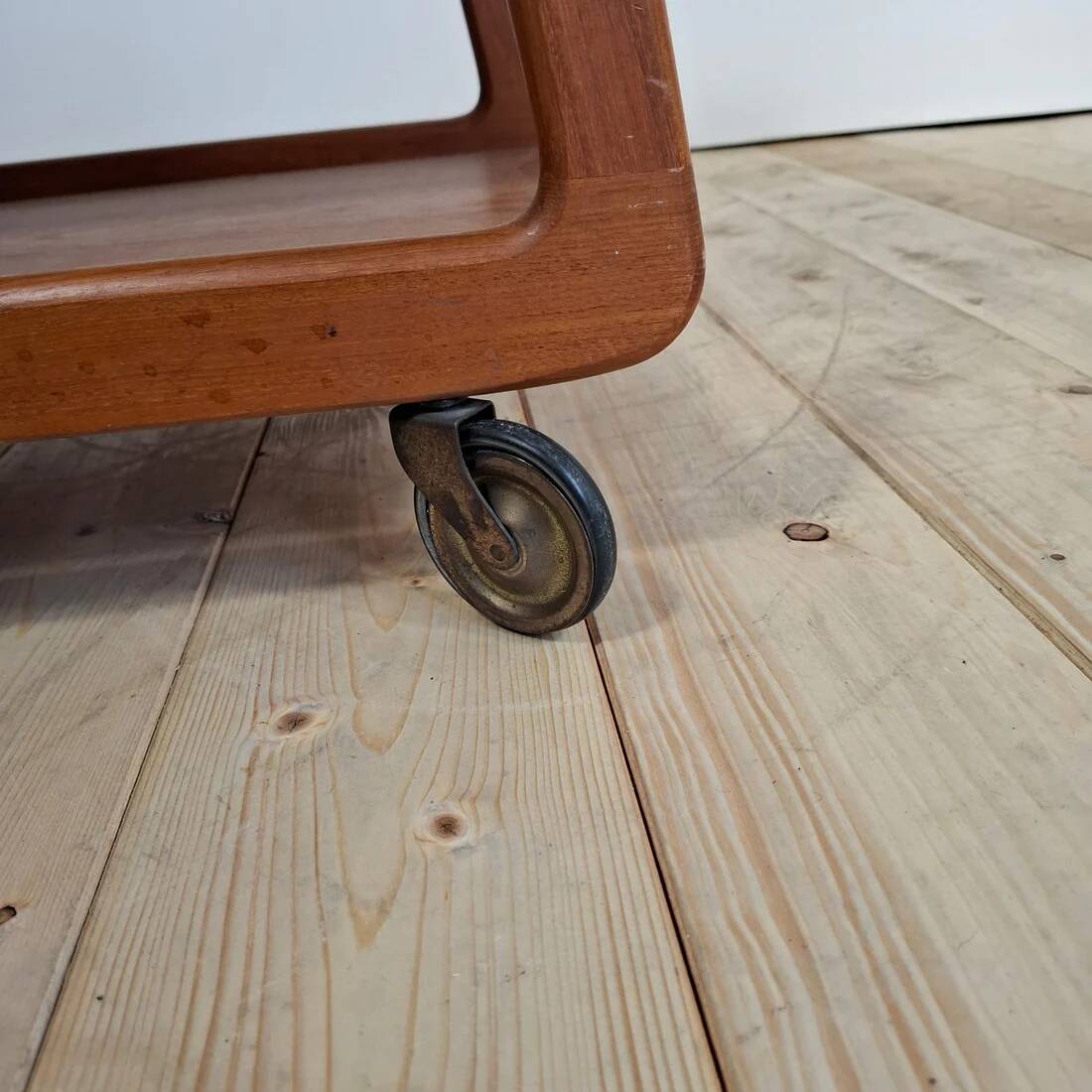 Mid-century modern teak bar trolley, 1960s