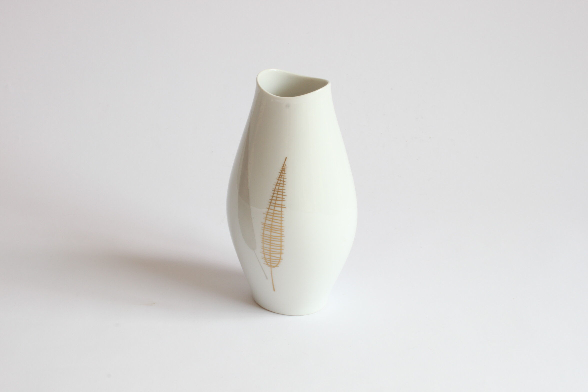 Fischmaul series vase by Raymond Loewy for Thomas porzellan Rosenthal, 1957.
