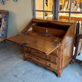 Secretary, sloped desk in walnut, 18th century ☐ 97.5 x 62 cm