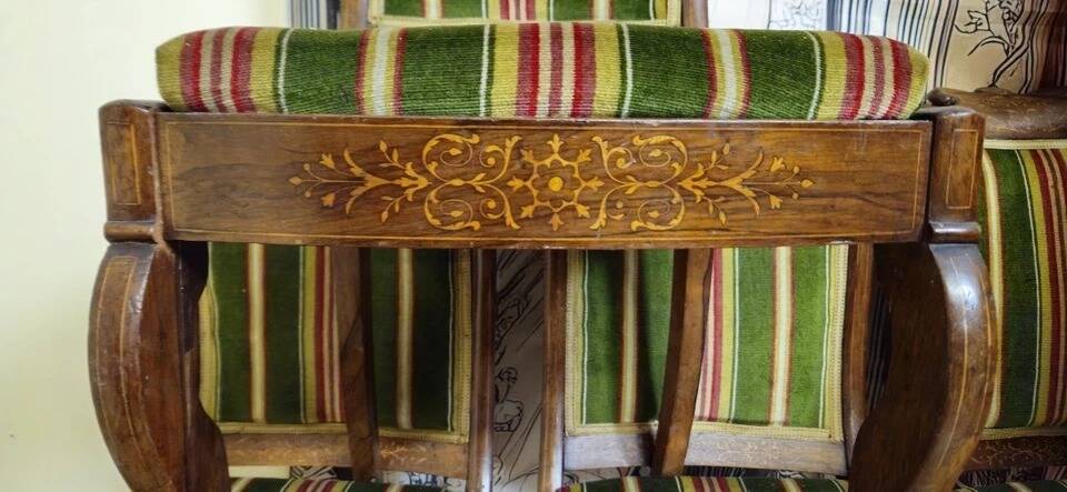 Suite de six chaises d’époque Charles X, en palissandre finement marqueté