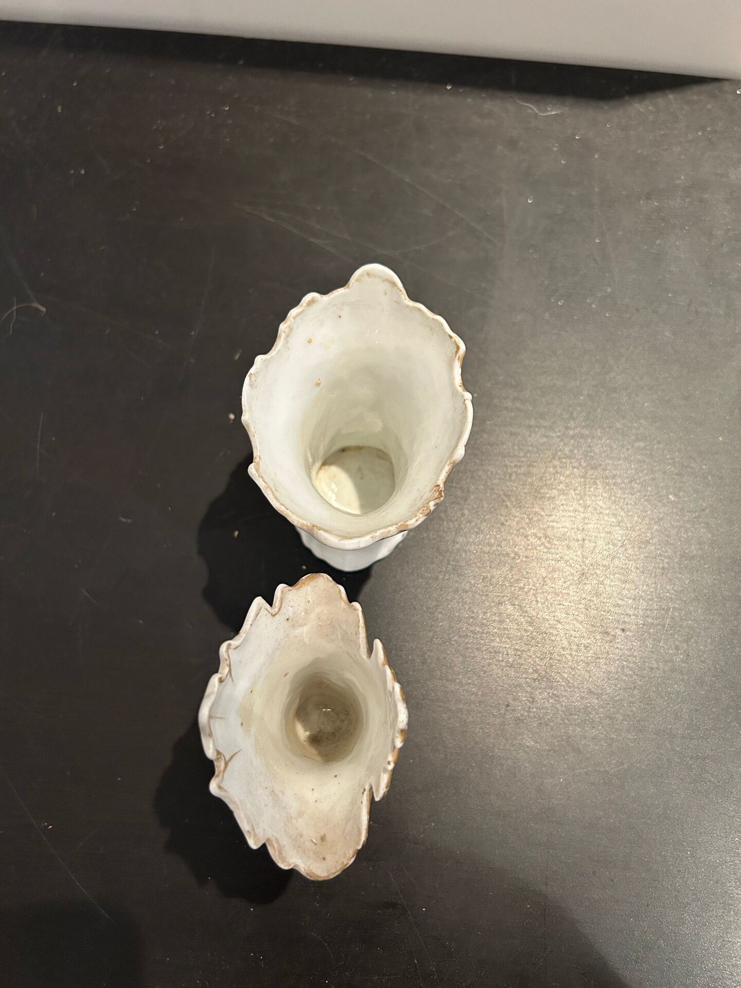 Pair of bride vases in porcelain
