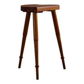 High tripod stool in solid pine, by a Danish cabinetmaker, mid-century, around 1960.