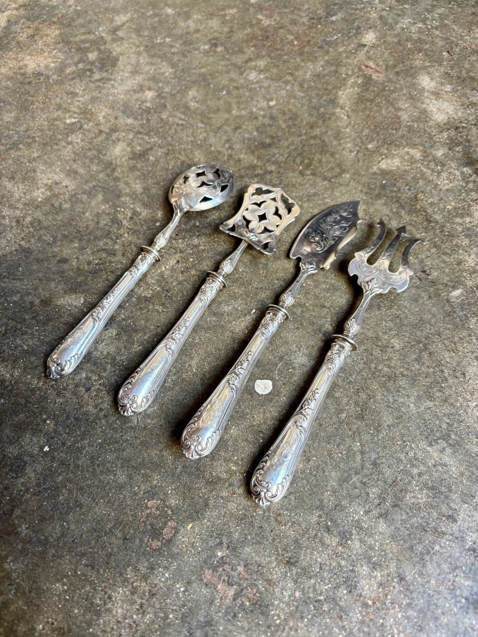 4 silver bonbon spoons engraved "HS"
