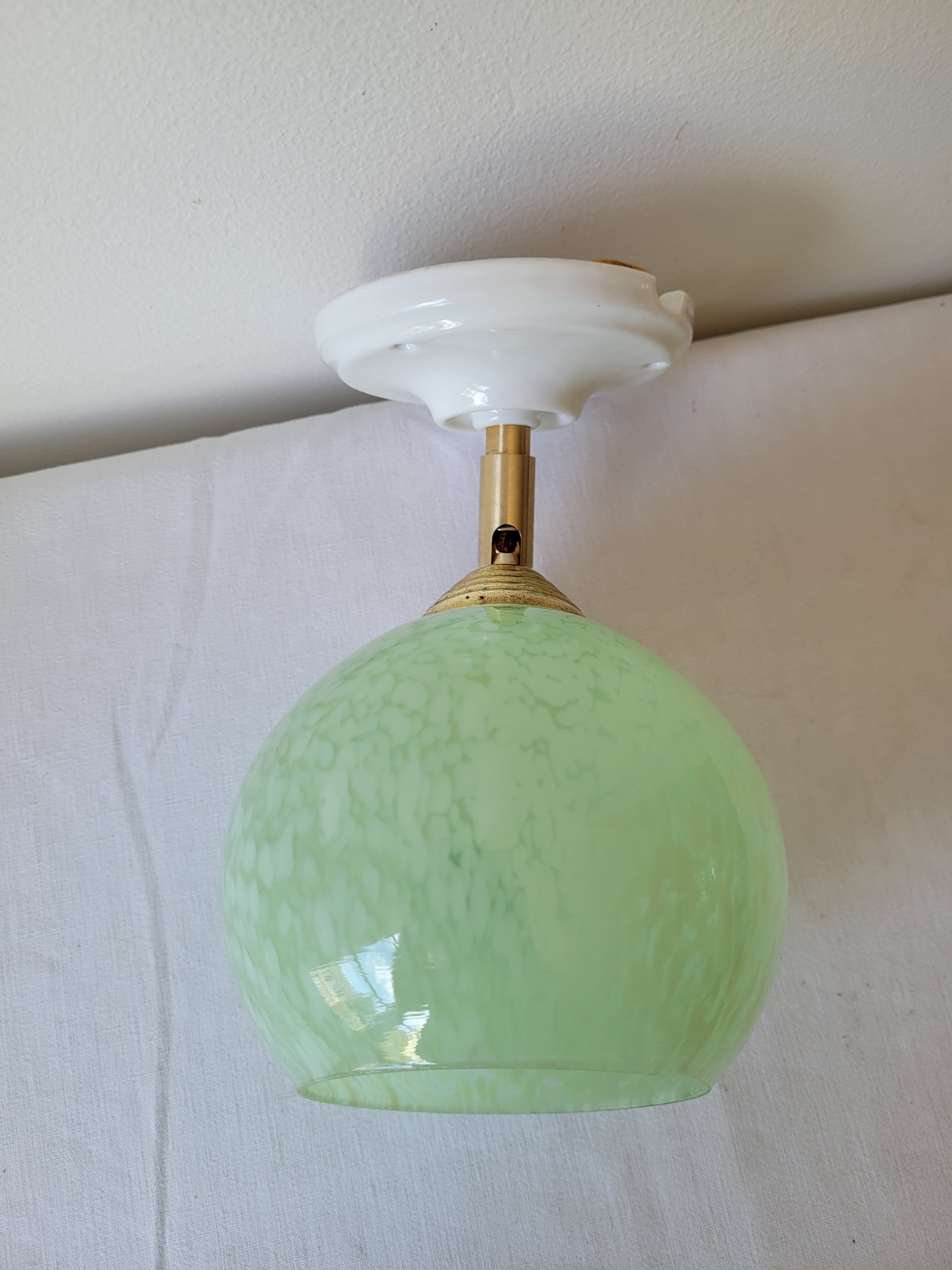 Wall lamp in Clichy glass and porcelain