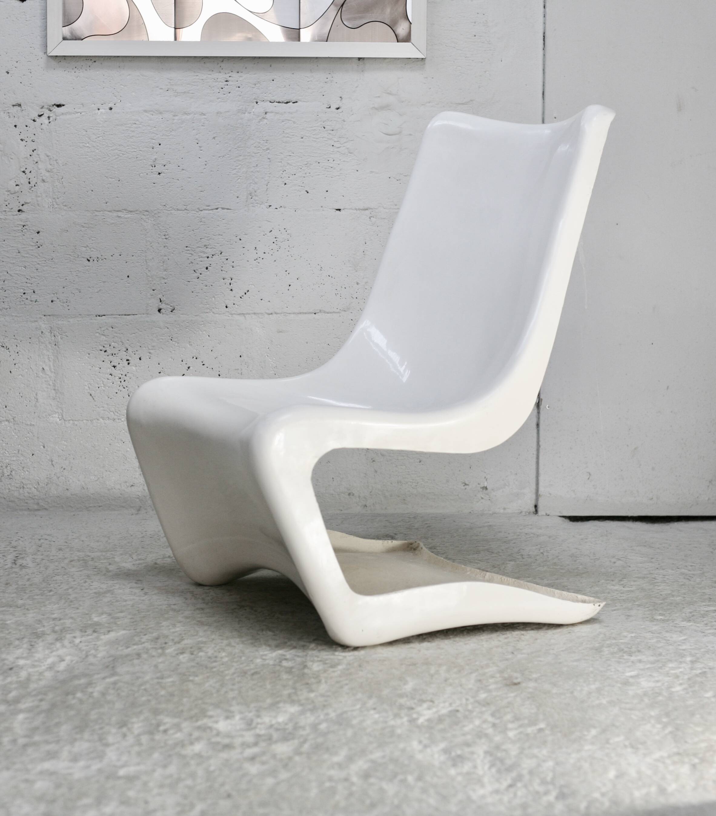 "Space age" armchair. Fiberglass. White lacquered. circa 1970