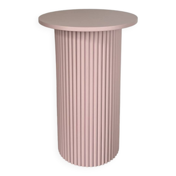 table de chevet ronde et cannelée en vieux rose