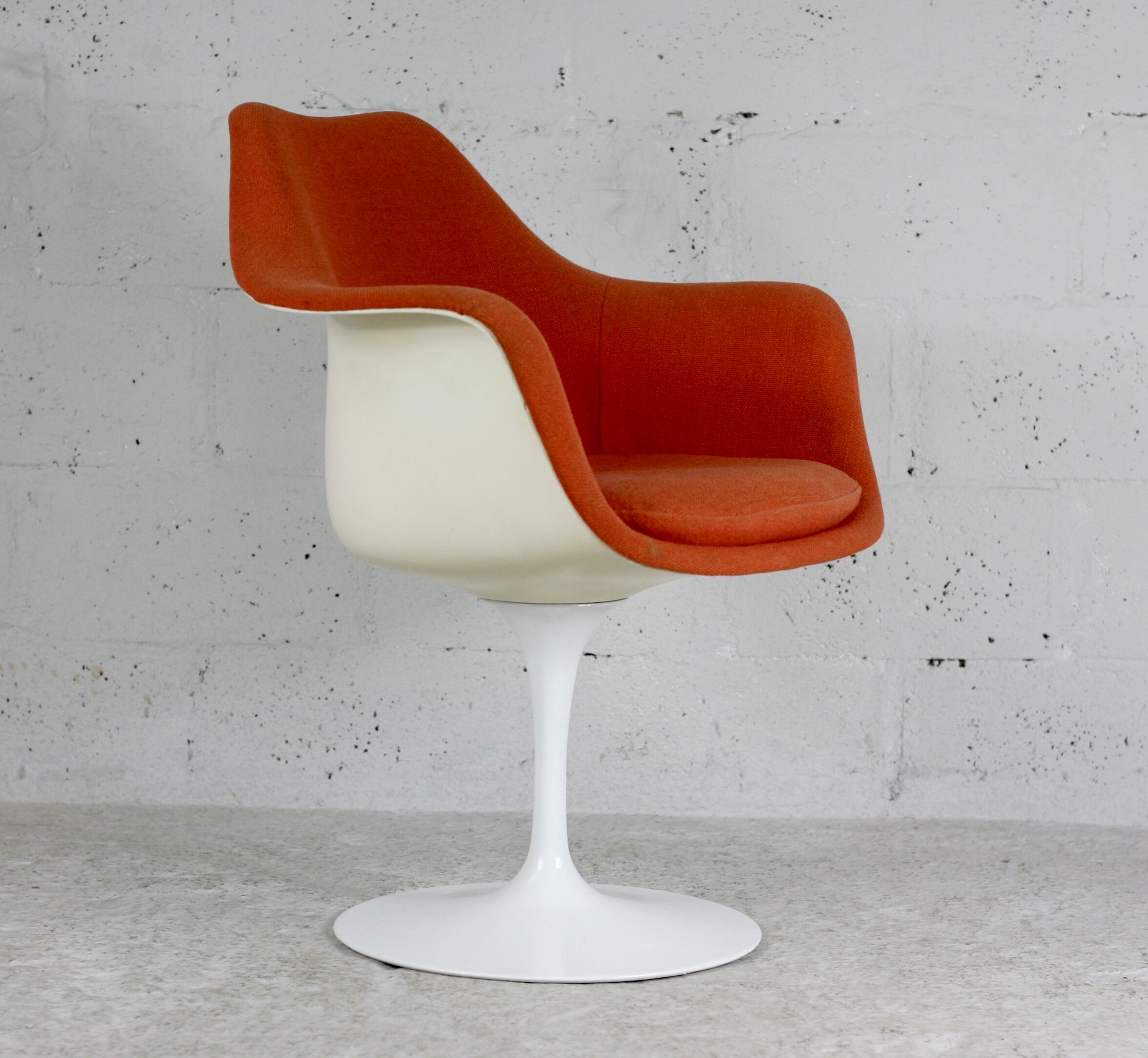 Tulip swivel armchair, Signed Knoll, Eero Saarinen, USA, circa 1960.