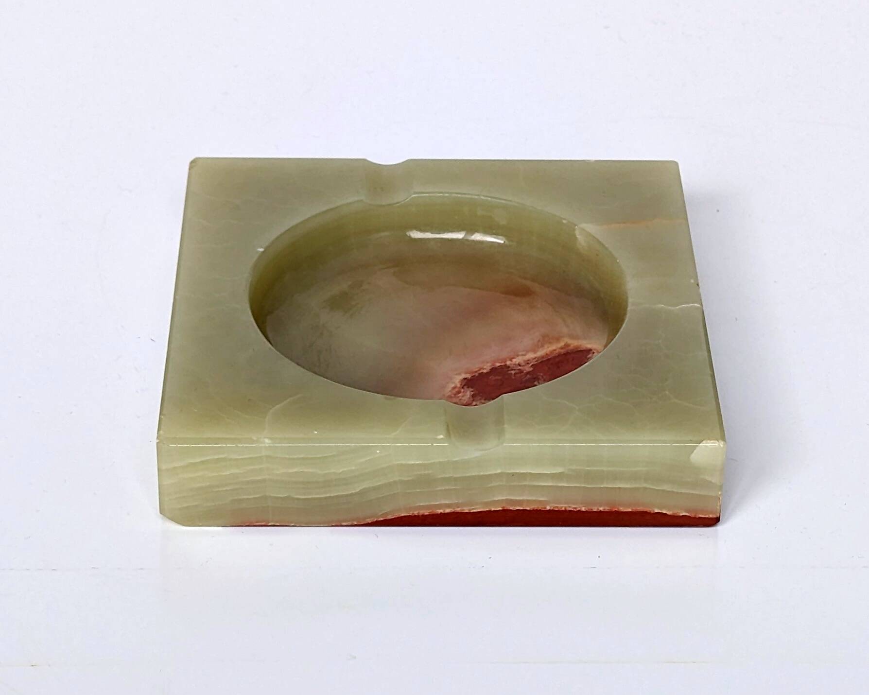 ​Italian ashtray in green and red onyx - 15 cm x 15 cm