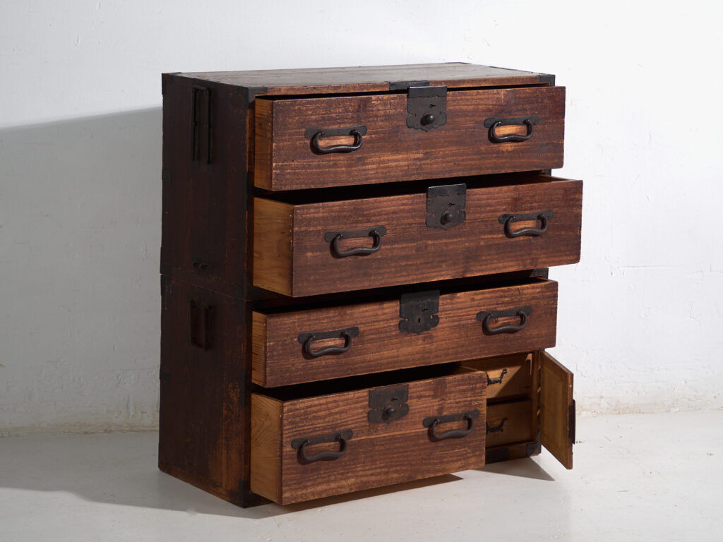 Old chest of drawers with small door – Meiji / Taishō period (c.1868-1926) #33