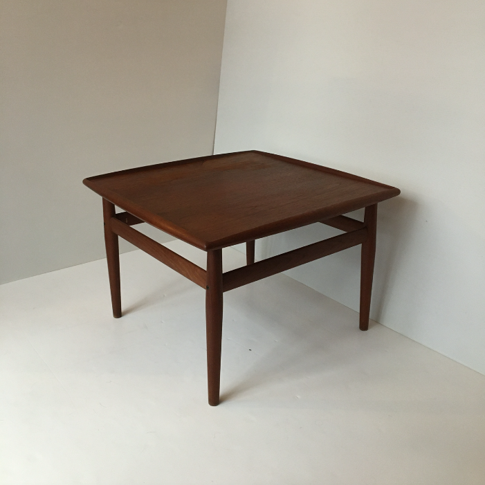 Square coffee table Grete Jalk