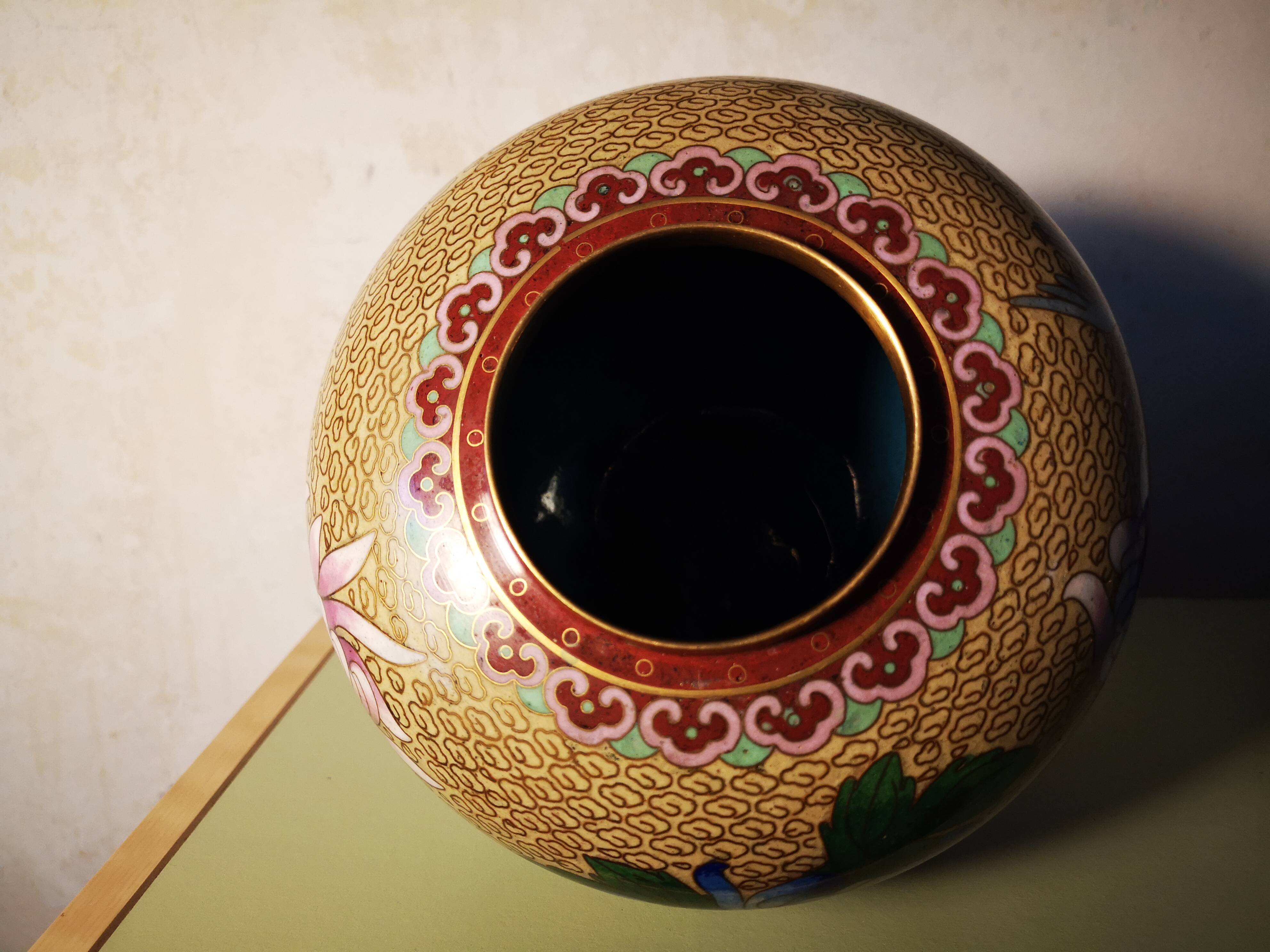 Chinese cloisonné vase email