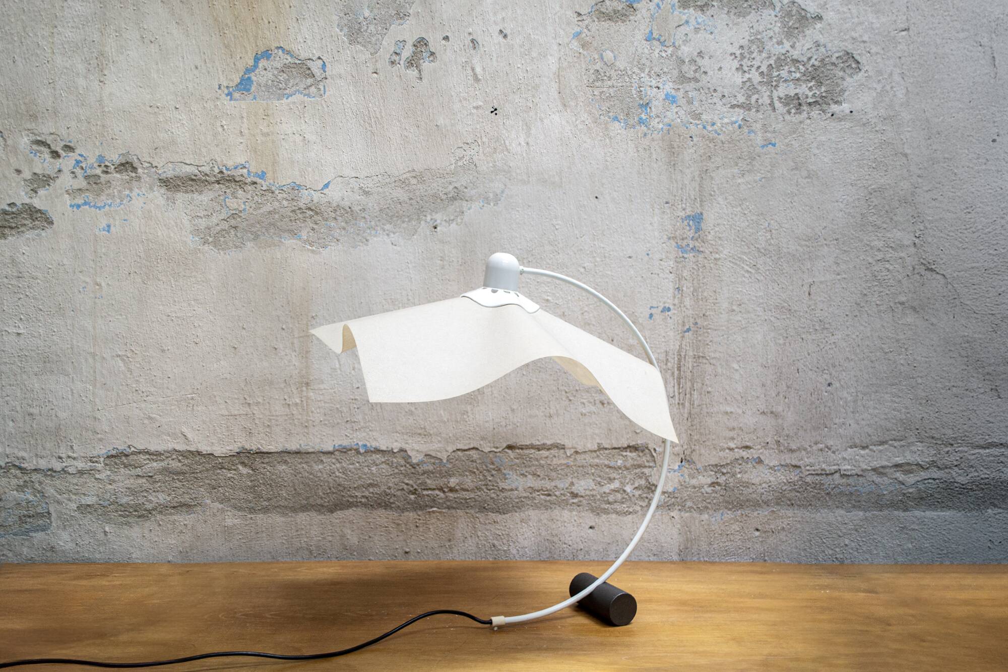 Lampada da tavolo modello "Area curva". di Mario Bellini per Artemide, Italia, 1974