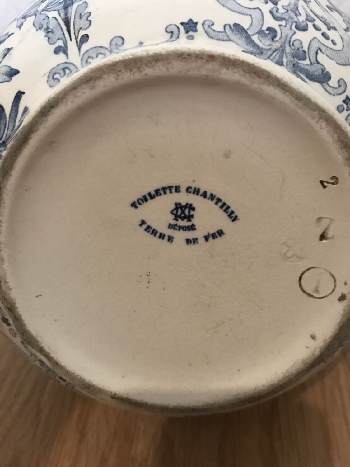 Chantilly toilet bowl