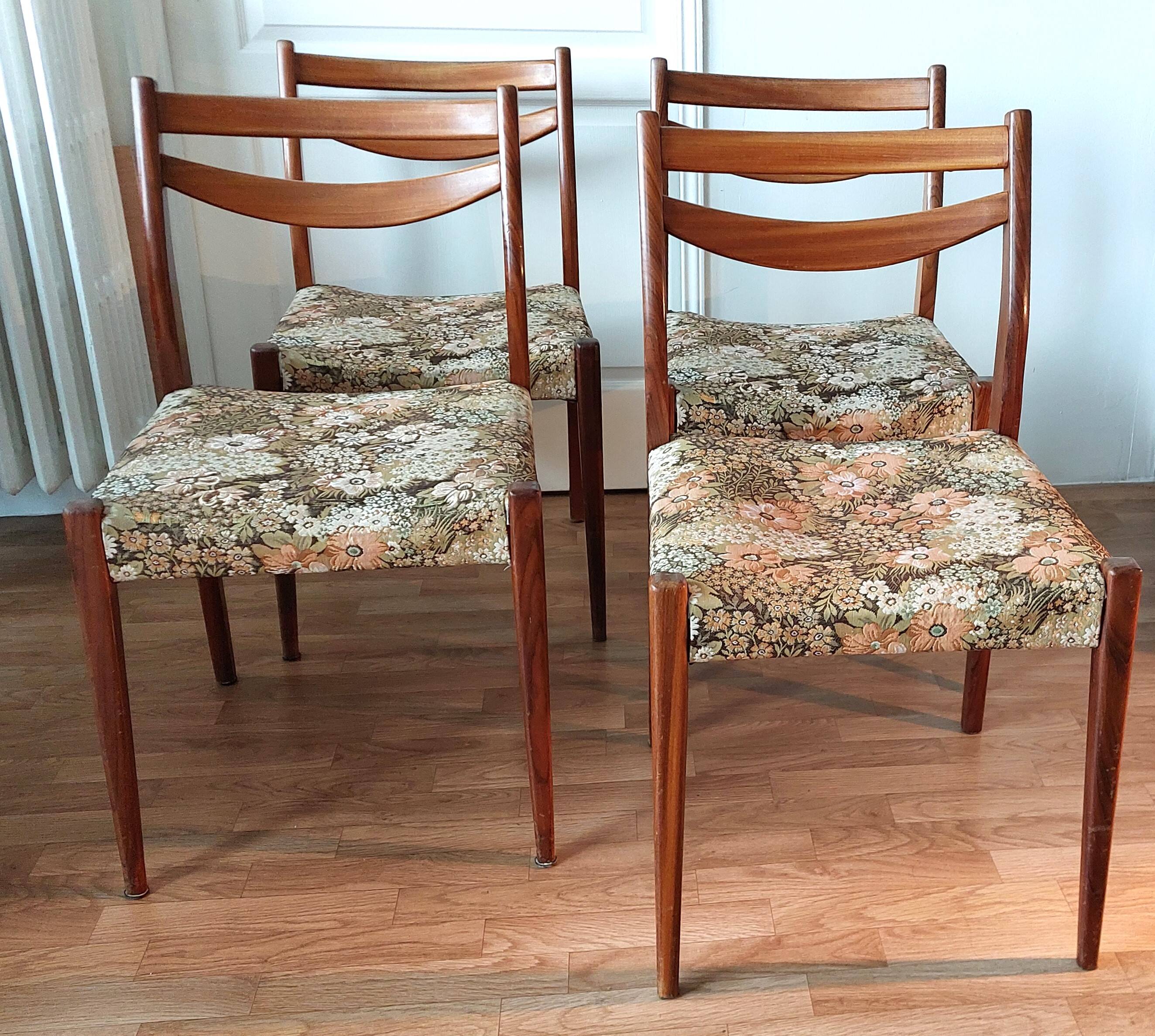Série de 4 chaises scandinaves en palissandre 1960.