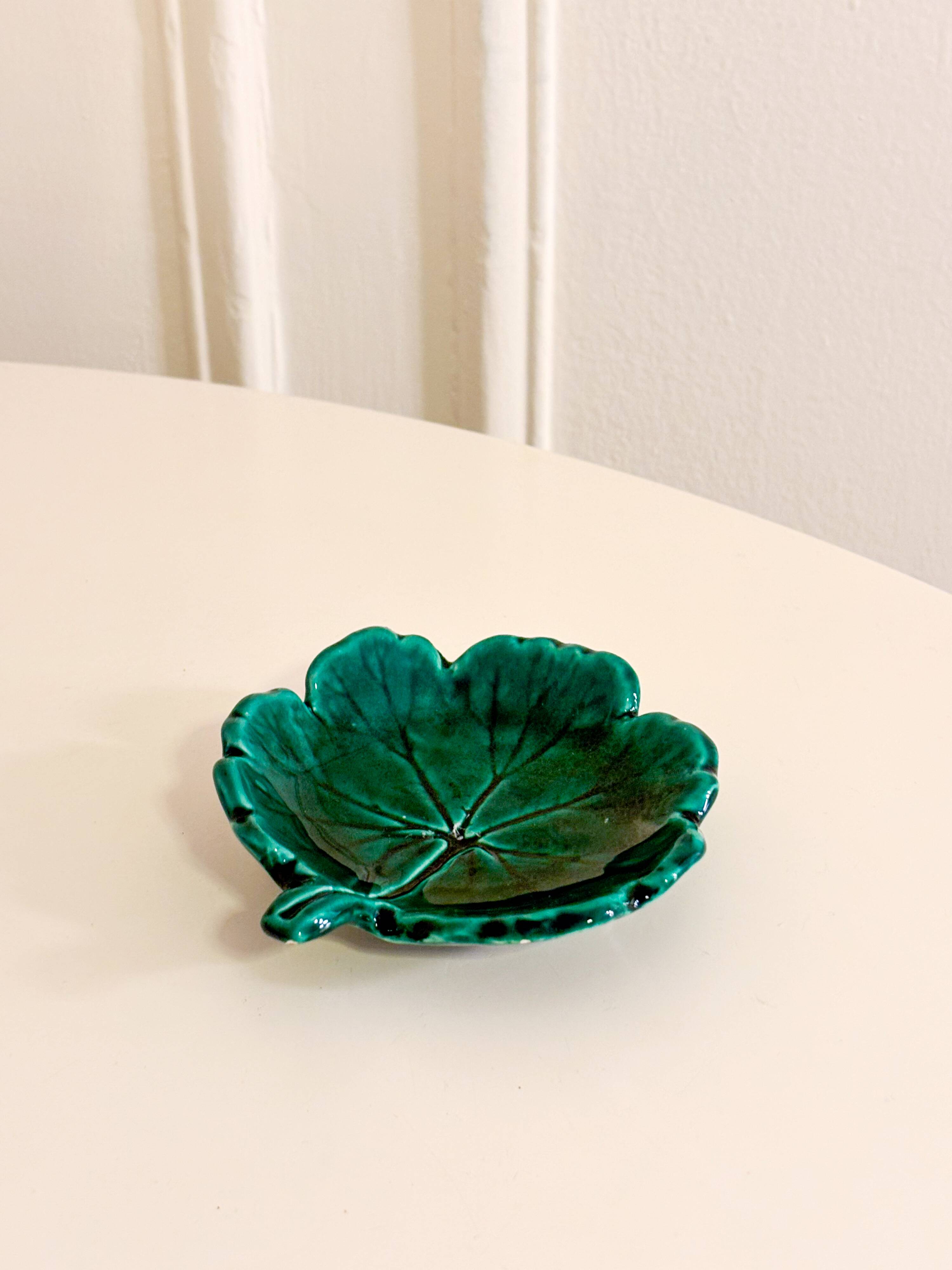 Slip tray, Leaf model, Green, 1960 - 12 X 13 cm