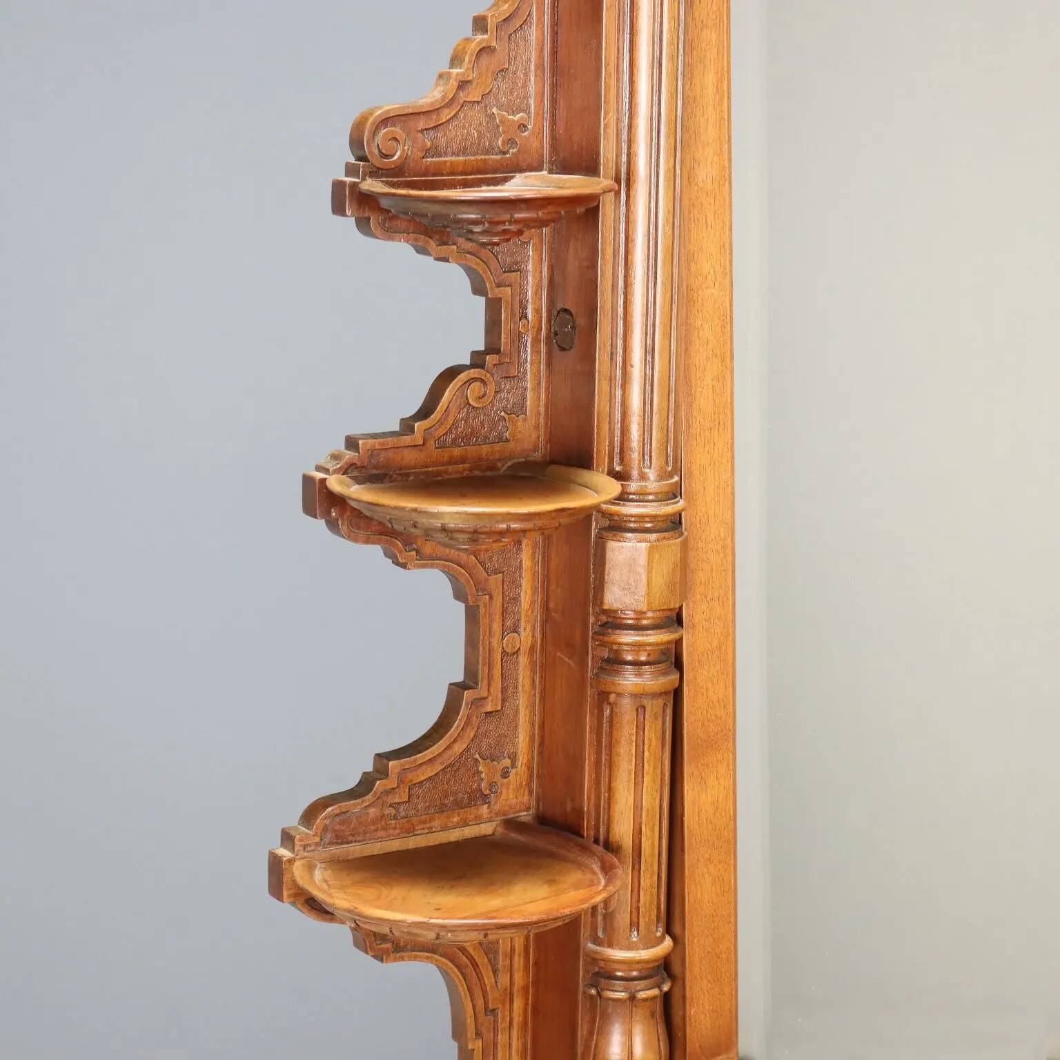Antique walnut and marble dressing table, 3 drawers, 19th century.