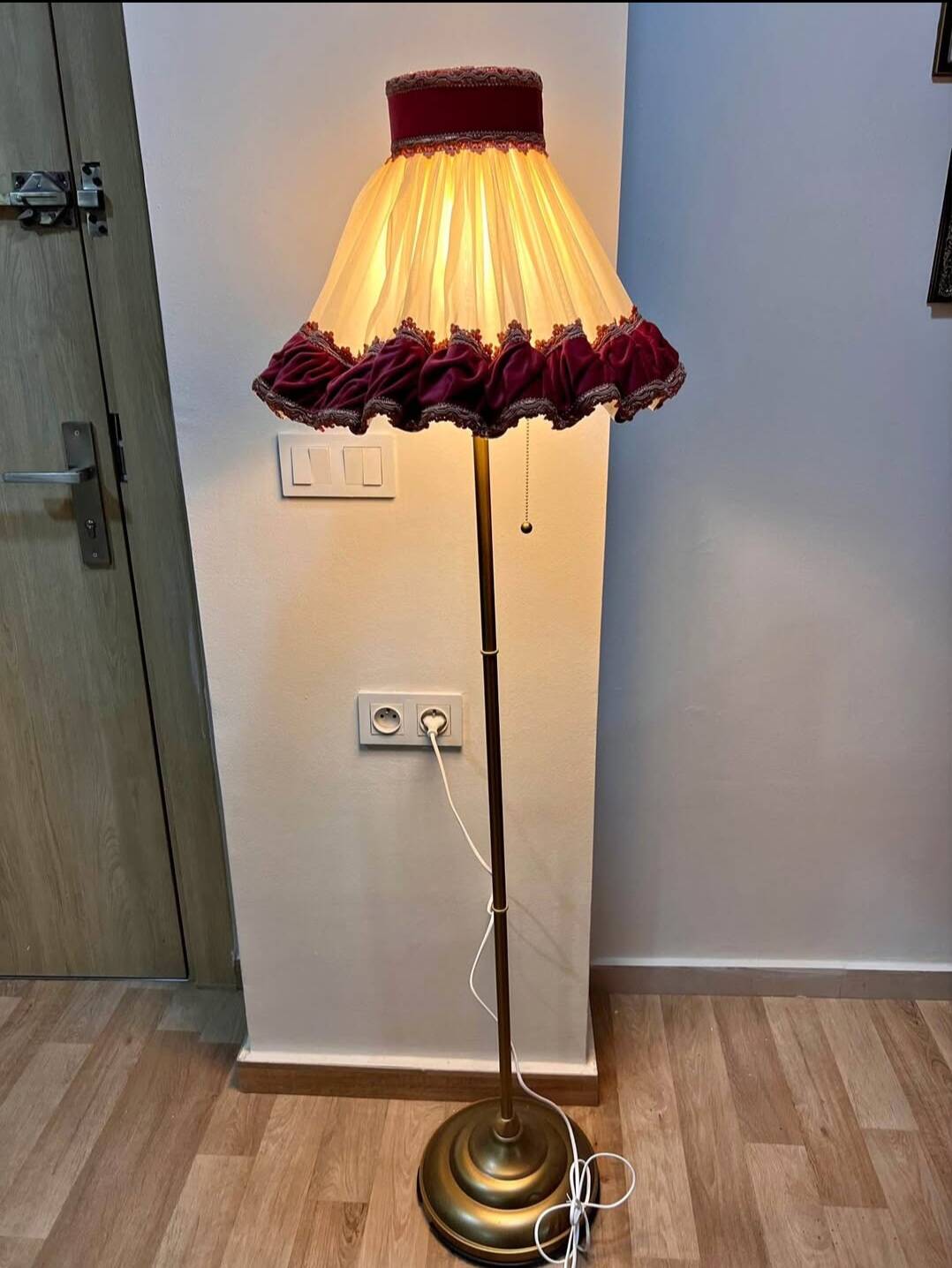 Unique floor lamp in Marie Antoinette style with a golden base.