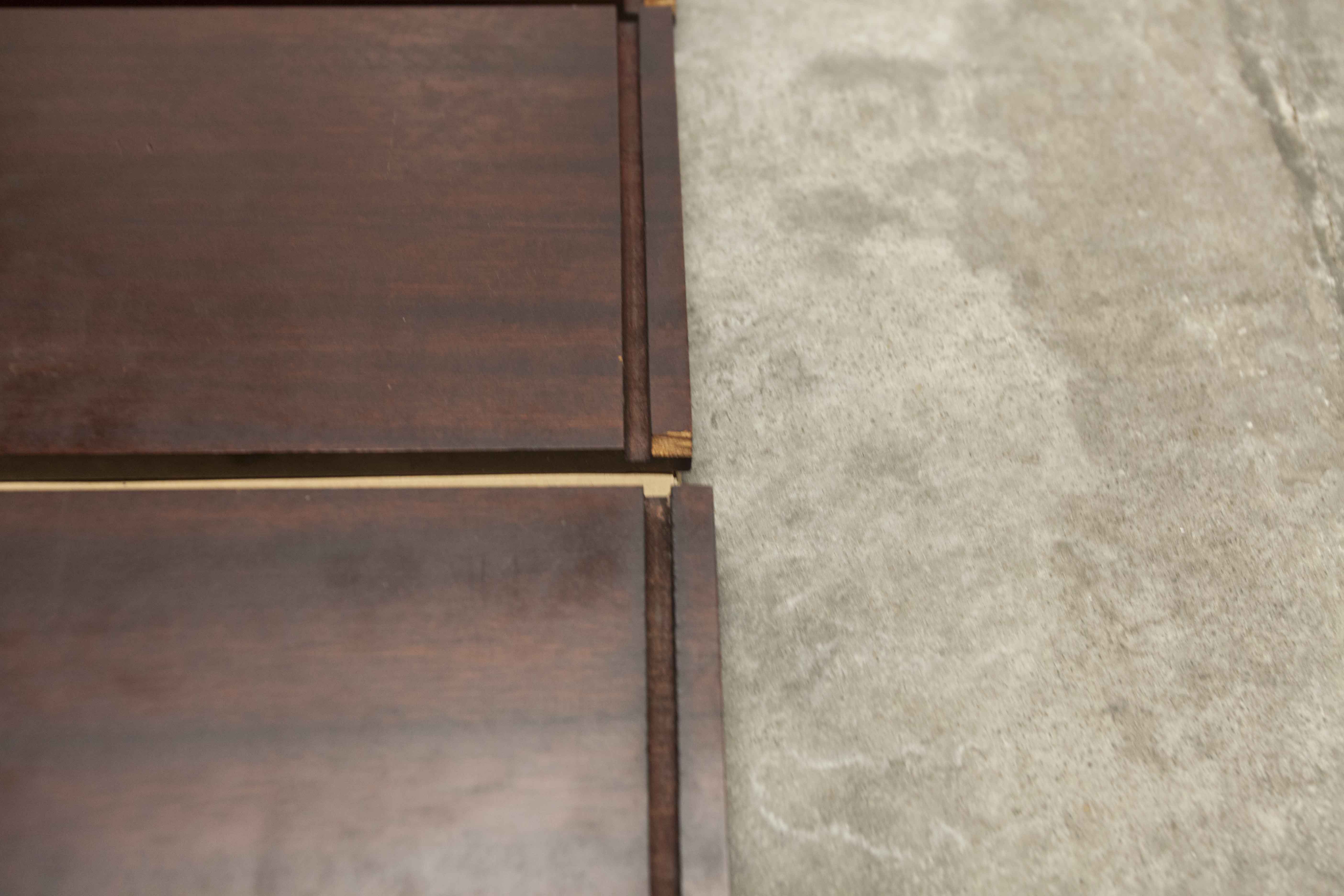 Thong shelf on foot L78.5