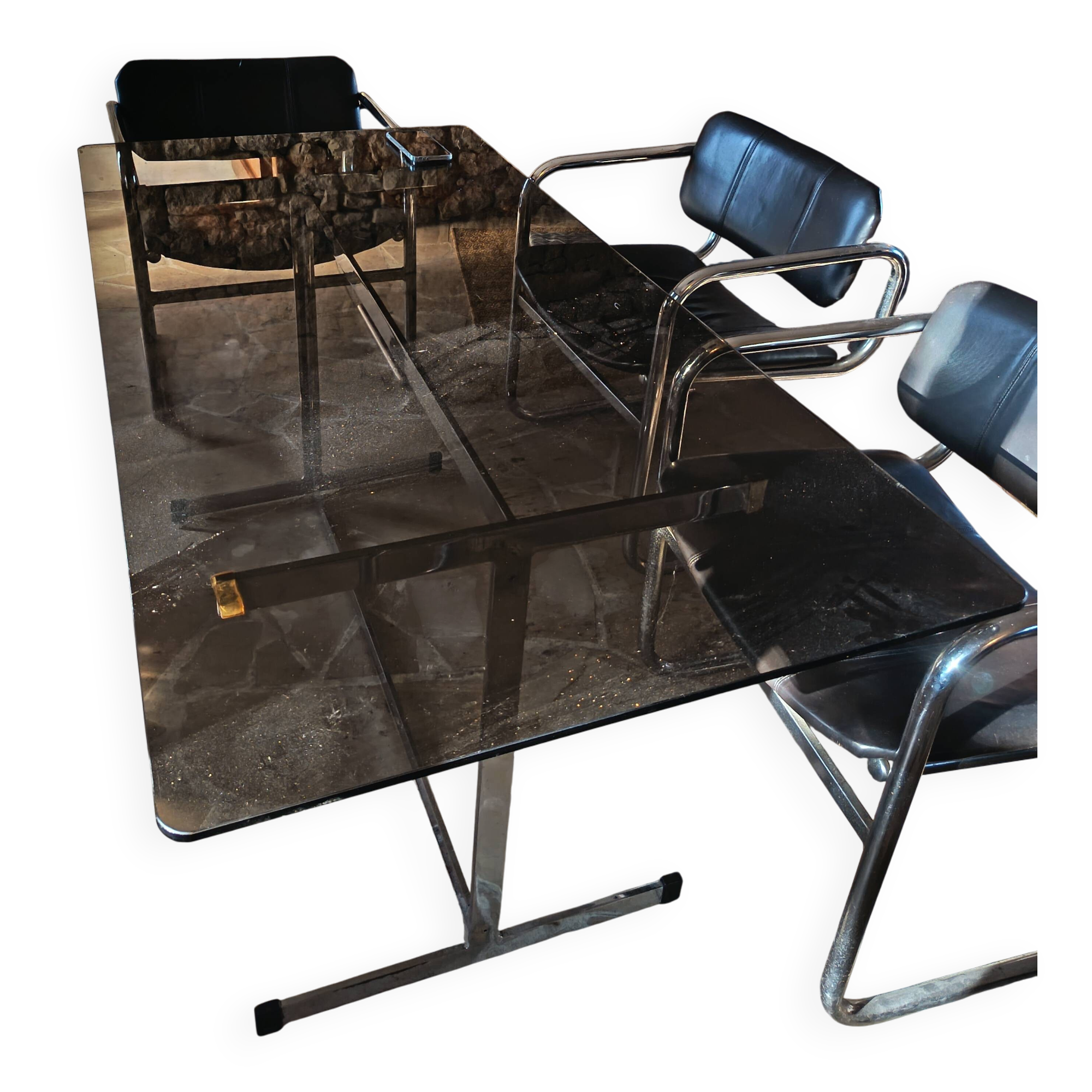 Dining table set with 6 Pieff chairs.