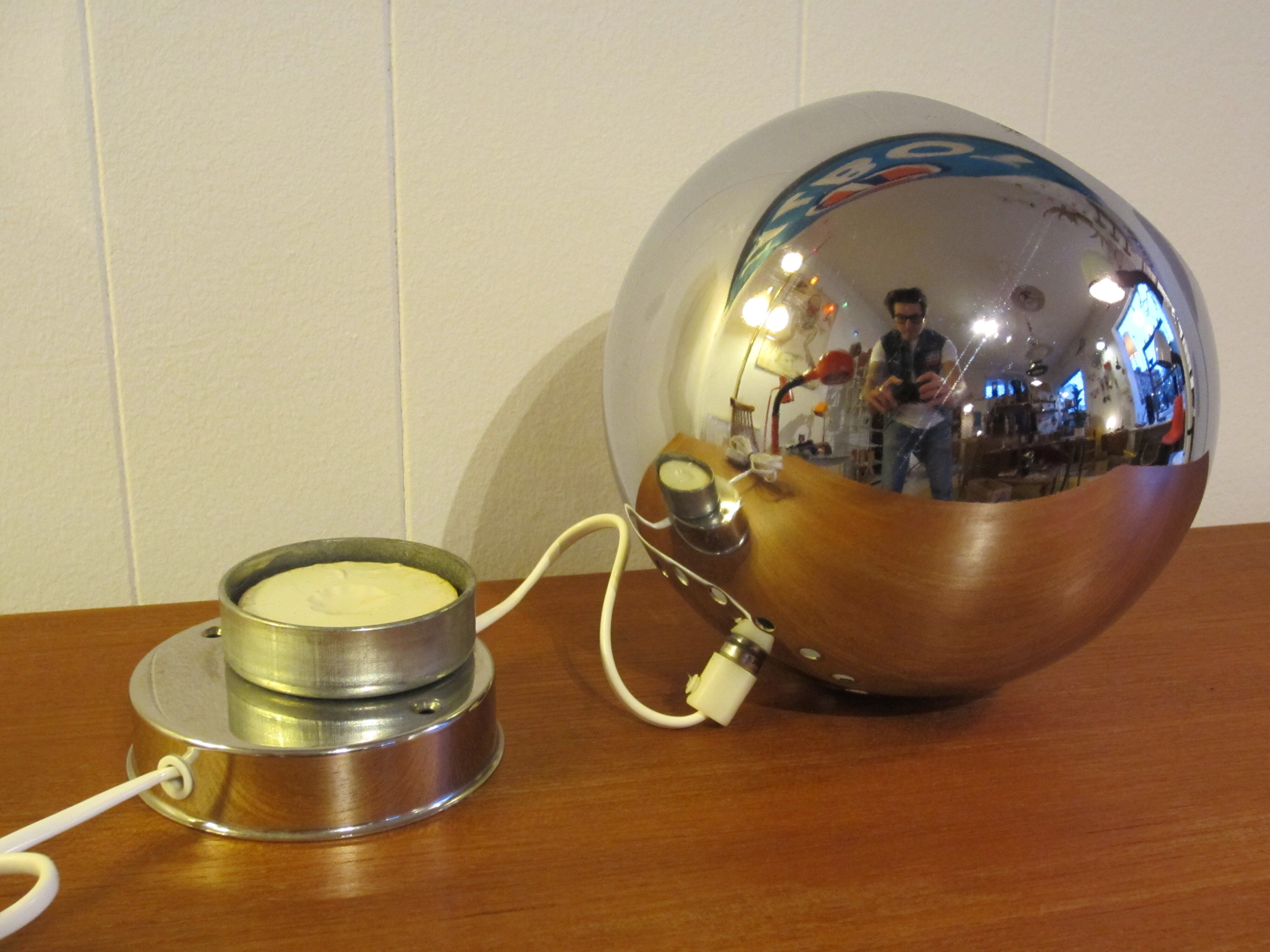 Scandinavian magnetic wall light by Trivselbelysning