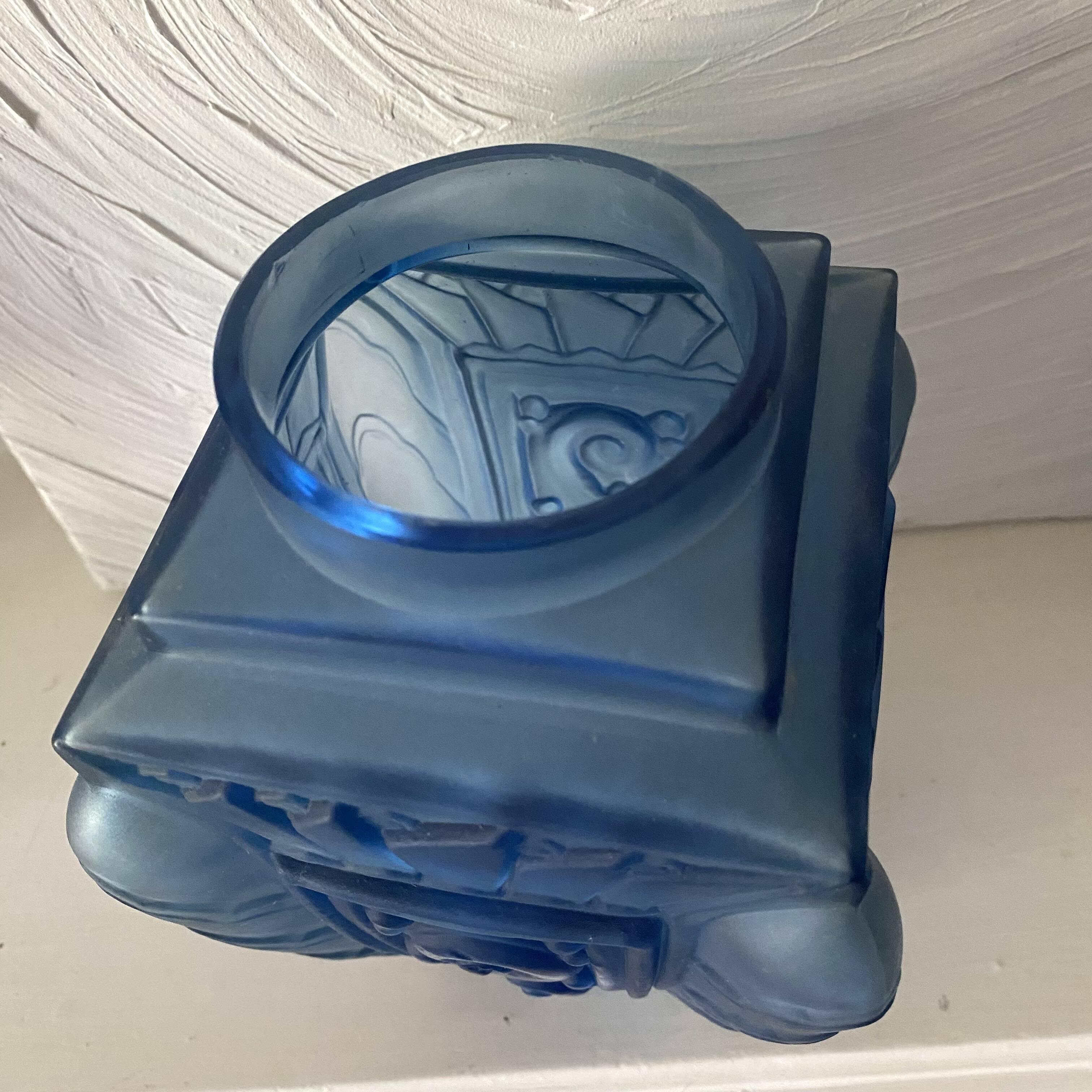 Art Deco vase in blue frosted glass 19 cm