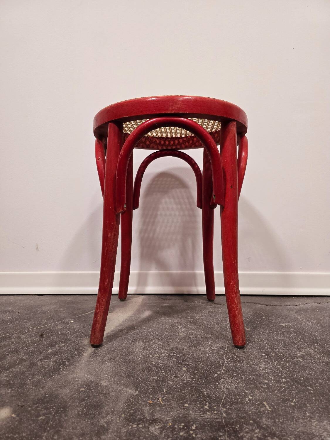 Tabouret craie rouge années 50