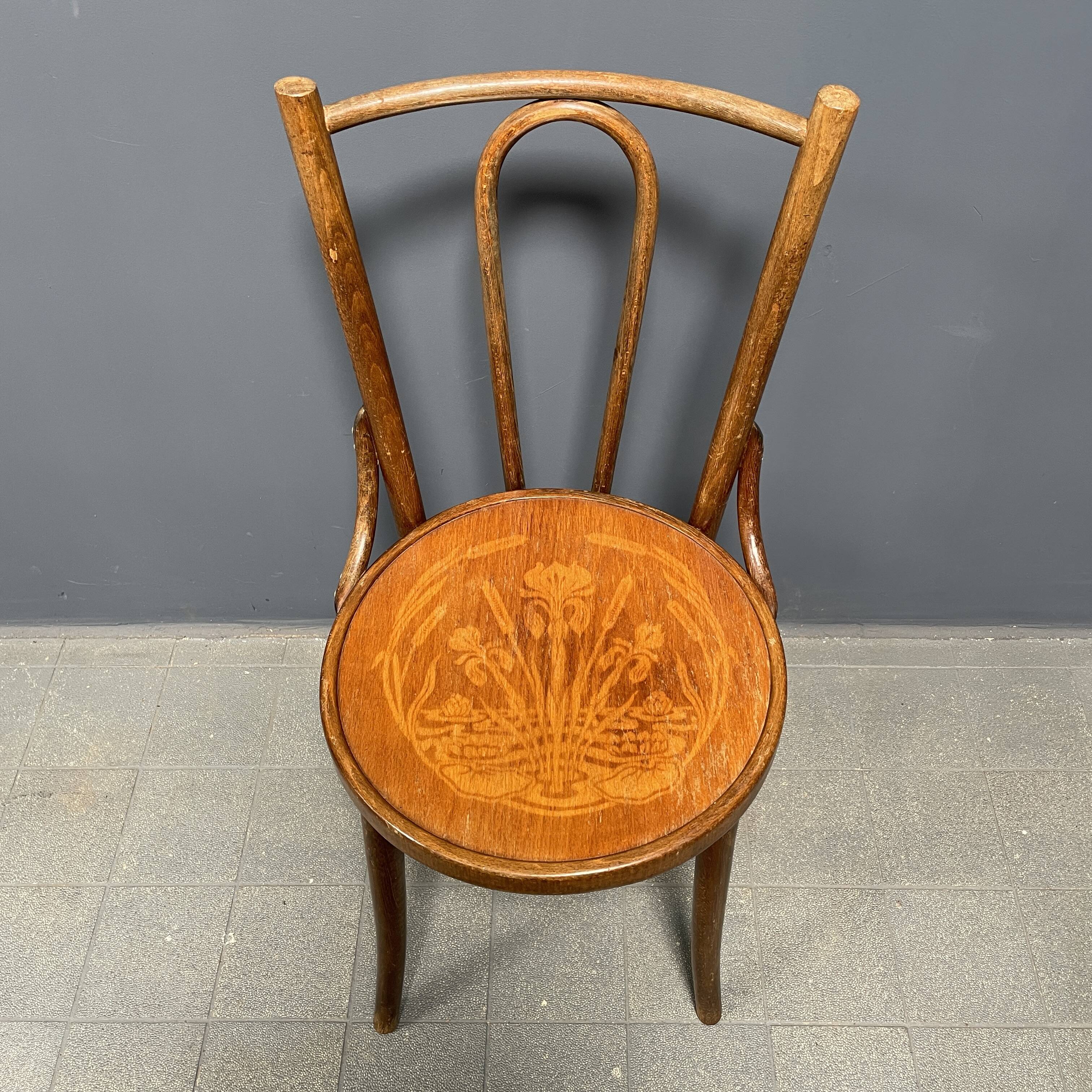 Set of 4 French Cafe Chairs with Graceful Seats