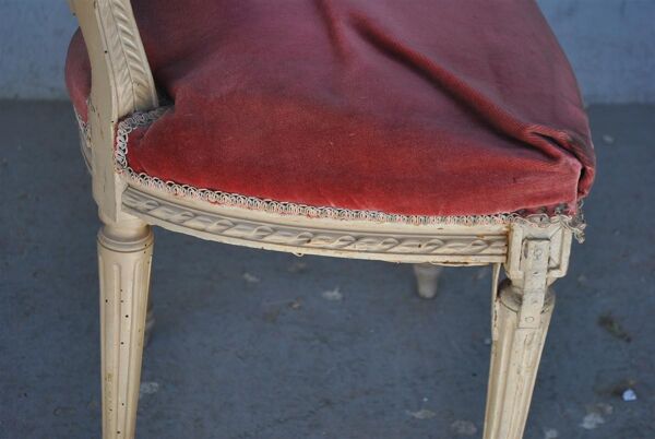 Paire de chaises laquées crème style Louis XVI vers 1900