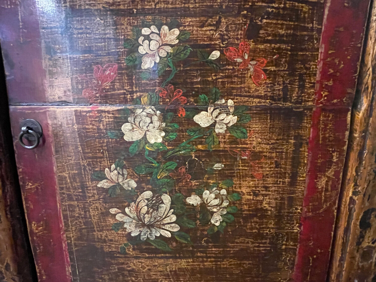 Antique Chinese 2-door sideboard