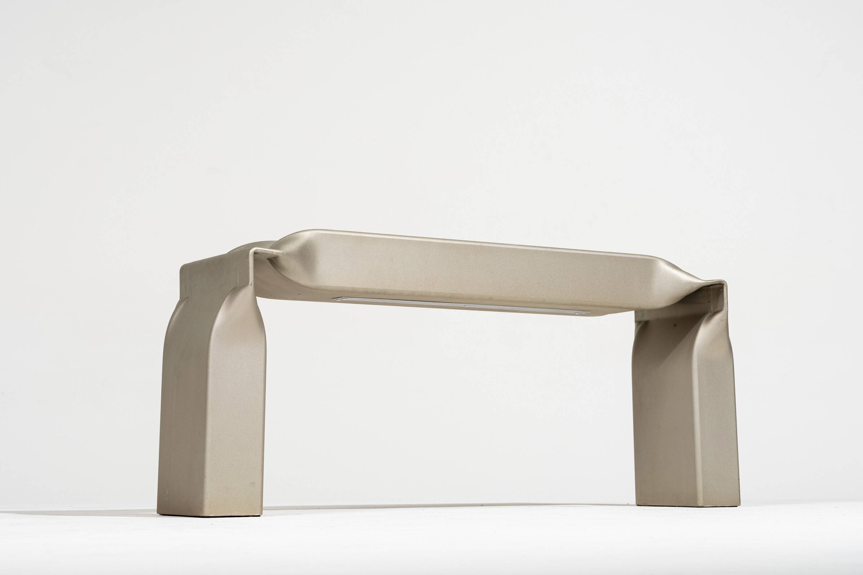 "Tube stool" bench in galvanized steel