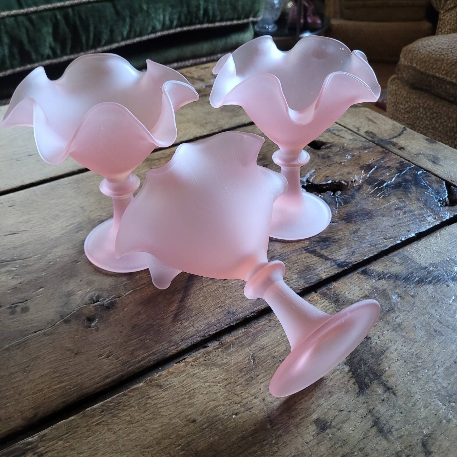 3 pink satin glass dessert bowls – 1950s