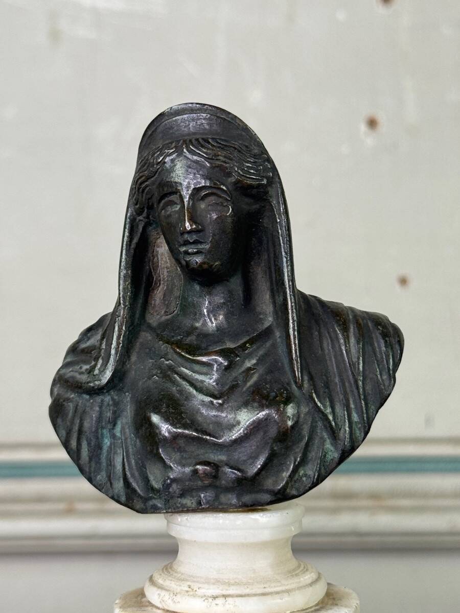 Two bronze busts in the style of the antique, 18th century.
