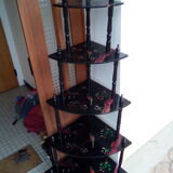 Corner shelf in Chinese lacquer