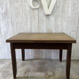 Extendable farm table