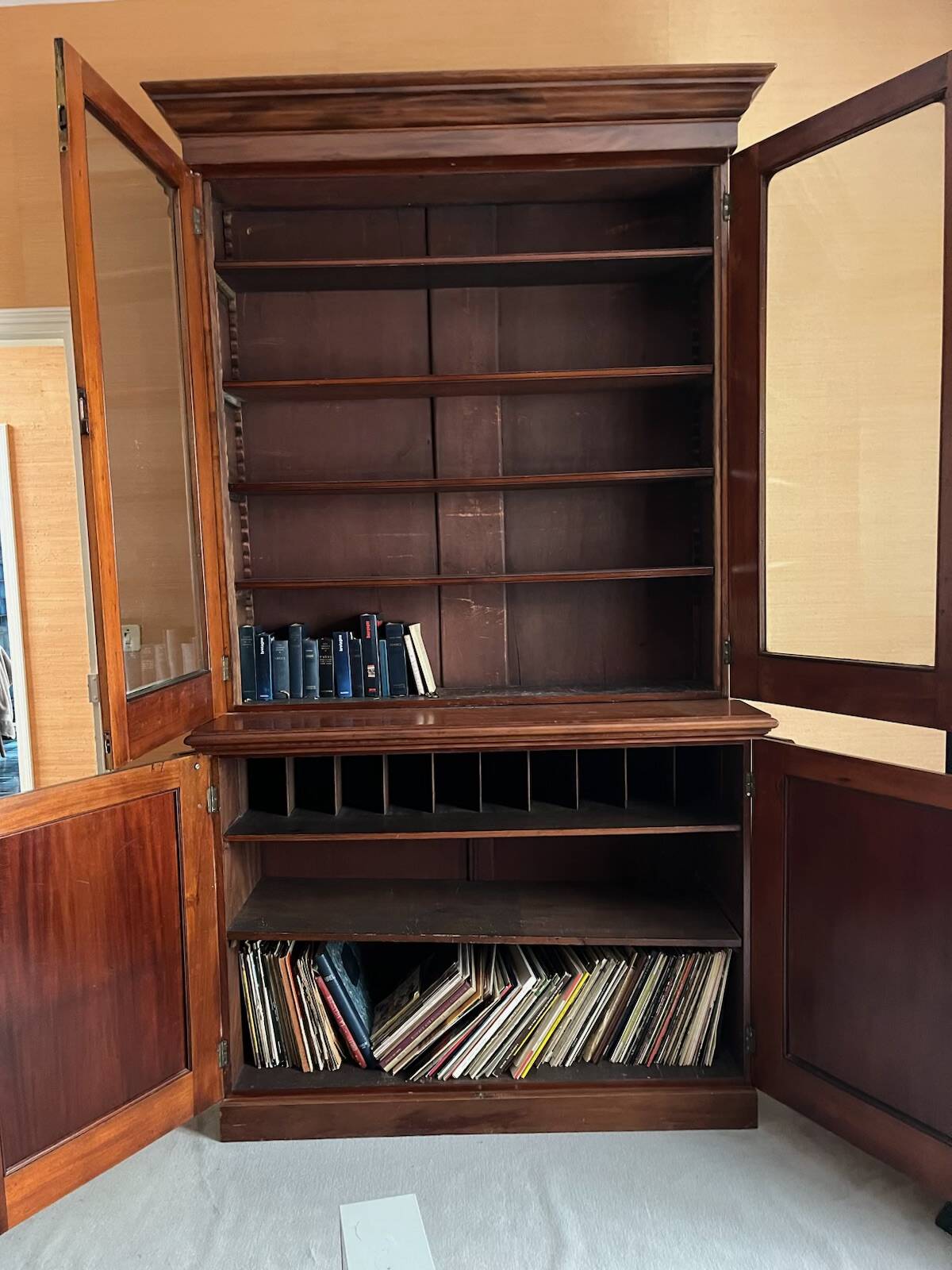 "Two-body" library in Louis-Philippe style