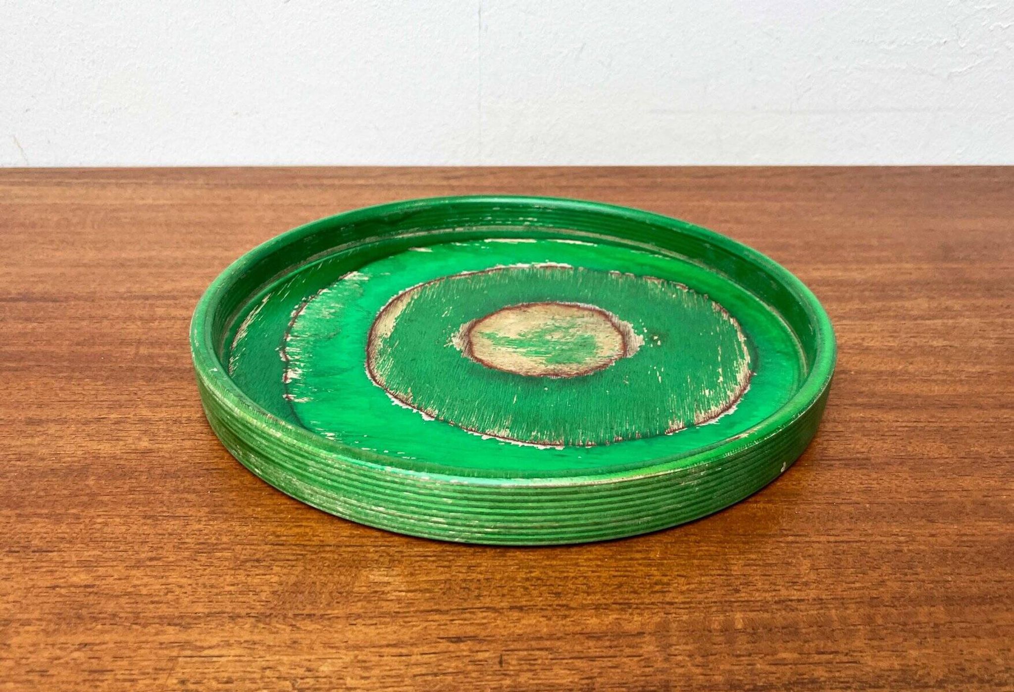 Modern mid-century bowl in wood by Paavo Asikainen, Finland, 1960s.